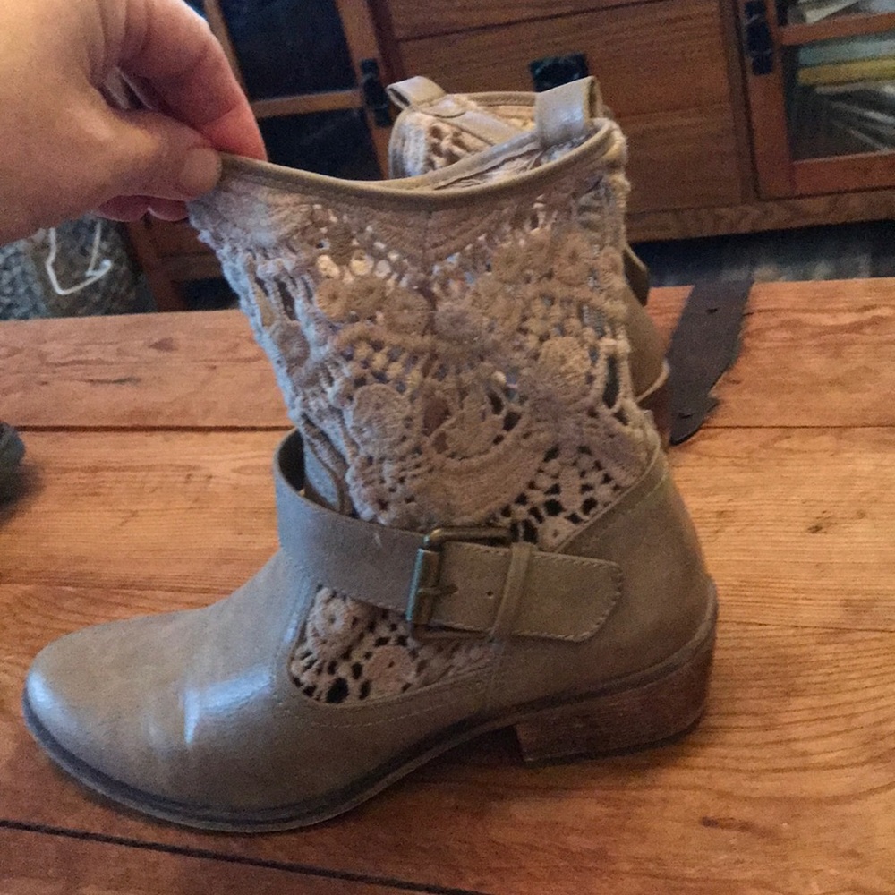 Bare Traps ankle boots